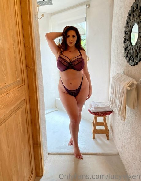 Nacktes geleaktes OnlyFans-Foto von Lucyvixen