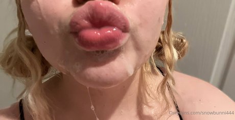 Nacktes geleaktes OnlyFans-Foto von Snowbunni444