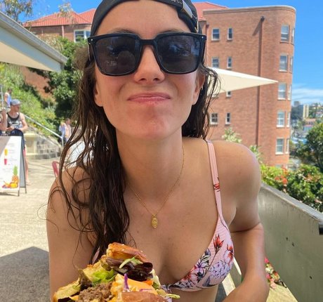 Nacktes geleaktes OnlyFans-Foto von Amy Shark