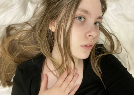 Nacktes geleaktes OnlyFans-Foto von Mirtaworld