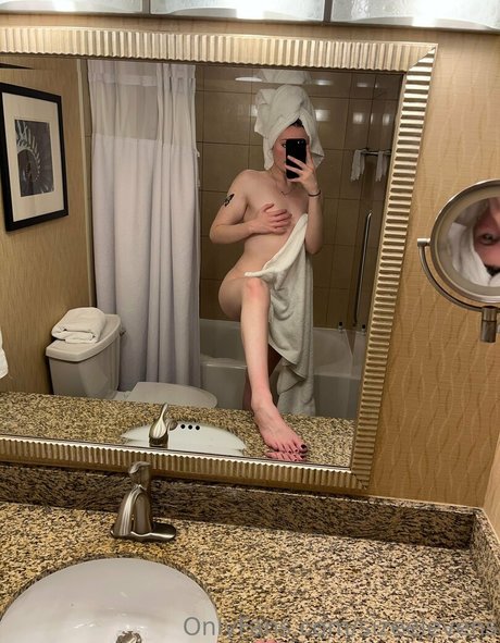 Nacktes geleaktes OnlyFans-Foto von Sizeelevens