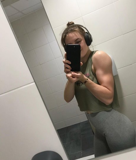 Nacktes geleaktes OnlyFans-Foto von Leonovababy