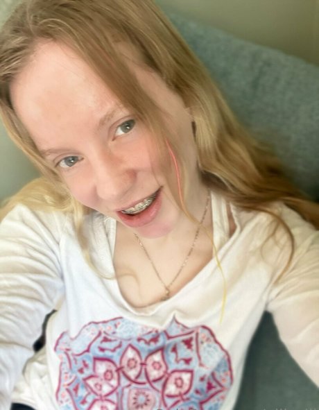 Nacktes geleaktes OnlyFans-Foto von Ellielli