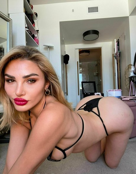 Nacktes geleaktes OnlyFans-Foto von Misskenzieanne