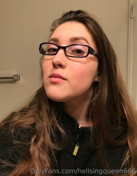 Nacktes geleaktes OnlyFans-Foto von Hellsingqueen666