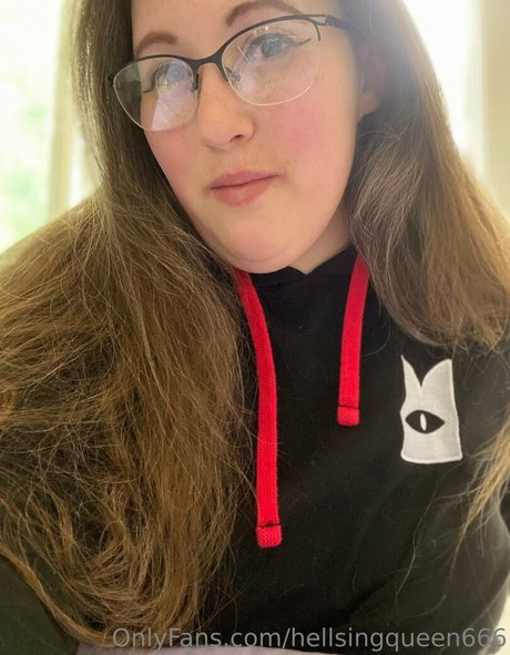 Nacktes geleaktes OnlyFans-Foto von Hellsingqueen666