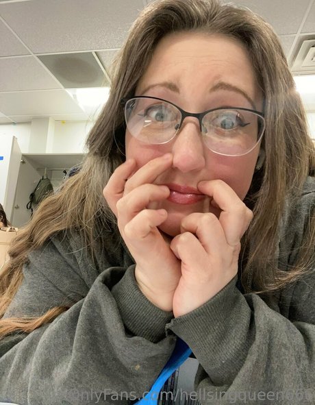 Nacktes geleaktes OnlyFans-Foto von Hellsingqueen666