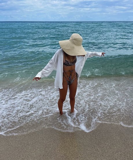 Nacktes geleaktes OnlyFans-Foto von Bella