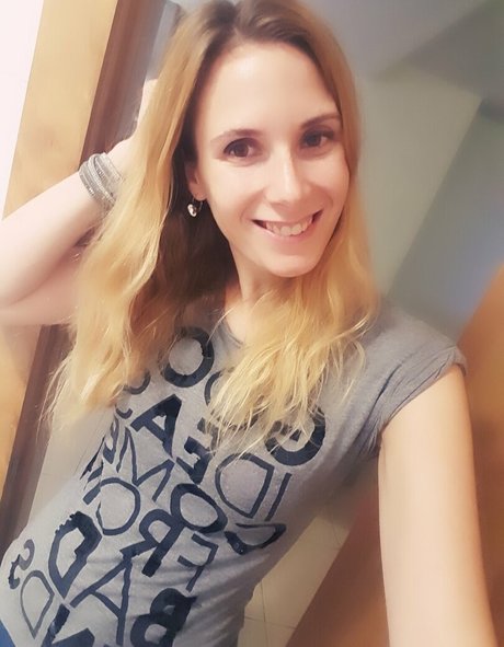 Nacktes geleaktes OnlyFans-Foto von Ellyedelweiss