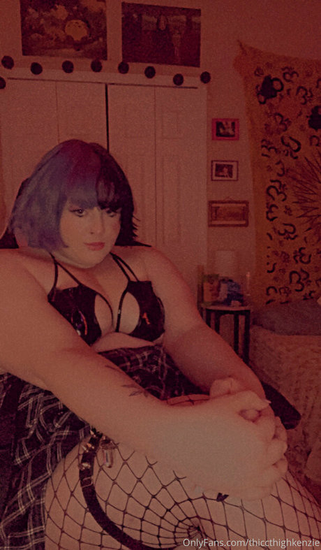 Nacktes geleaktes OnlyFans-Foto von Thiccthighkenzie