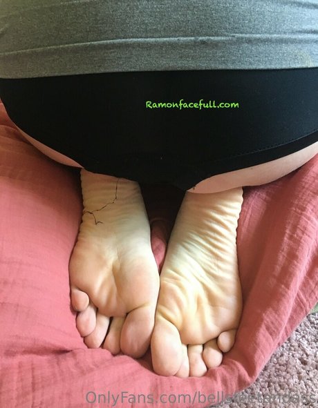 Nacktes geleaktes OnlyFans-Foto von Bellsfeetandass