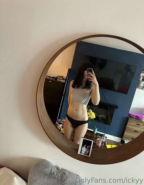 Nacktes geleaktes OnlyFans-Foto von Ickyypeach