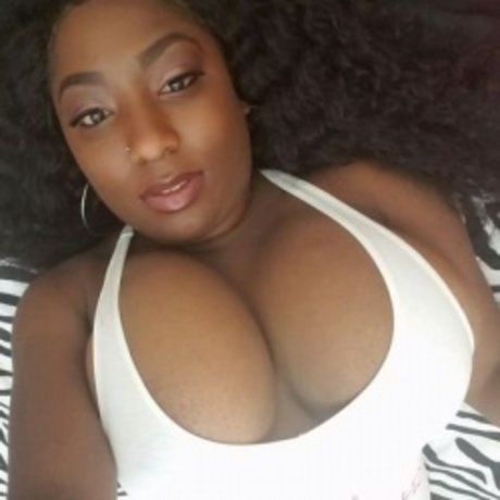 Nacktes geleaktes OnlyFans-Foto von Luxury Amore