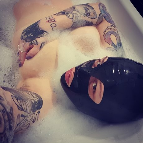 Nacktes geleaktes OnlyFans-Foto von Midnight Queen 