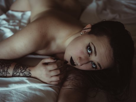 Nacktes geleaktes OnlyFans-Foto von Miranda Darling