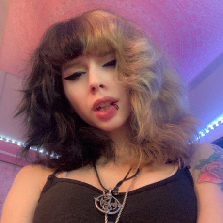 Nacktes geleaktes OnlyFans-Foto von Mnty Freh