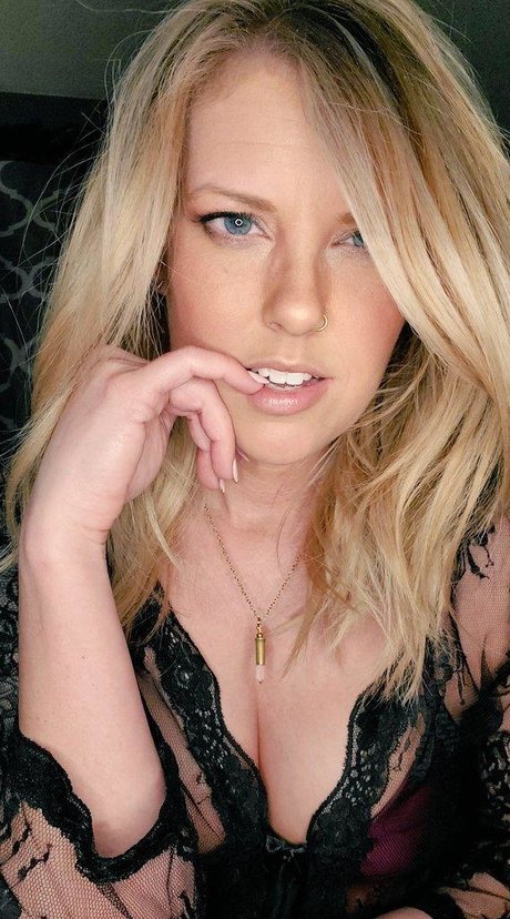 Nacktes geleaktes OnlyFans-Foto von Miss Blue