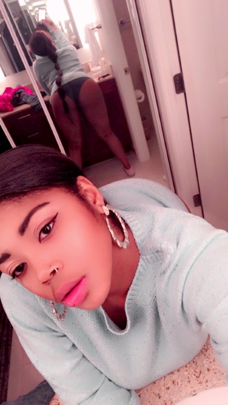 Nacktes geleaktes OnlyFans-Foto von Mona Lisa