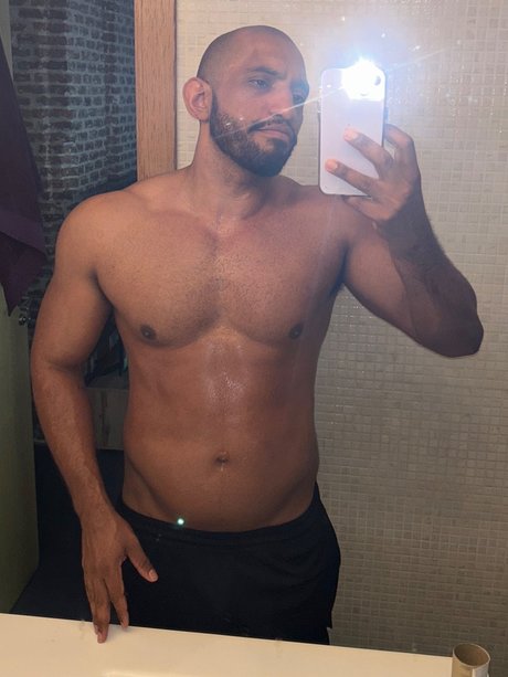Nacktes geleaktes OnlyFans-Foto von Morenohung