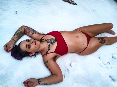 Nacktes geleaktes OnlyFans-Foto von Holly Airs
