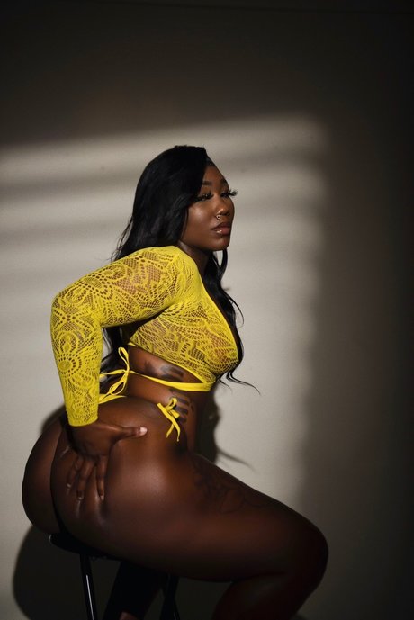 Nacktes geleaktes OnlyFans-Foto von Mia Lee