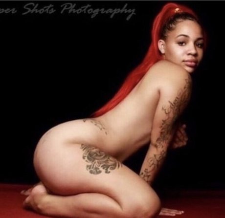 Nacktes geleaktes OnlyFans-Foto von Big Honey