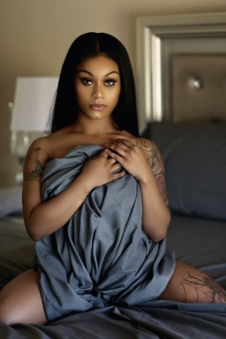 Nacktes geleaktes OnlyFans-Foto von Pinky