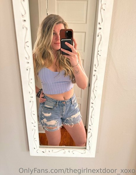 Thegirlnextdoor_xoxo