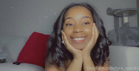 Tyra_spanks