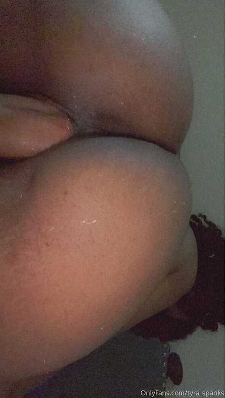 Tyra_spanks