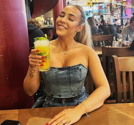 Nacktes geleaktes OnlyFans-Foto von Stephanie Davis