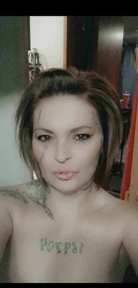 Nacktes geleaktes OnlyFans-Foto von Lluvely