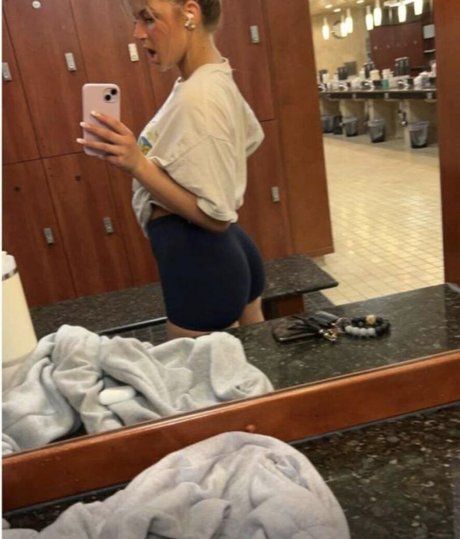 Nacktes geleaktes OnlyFans-Foto von Sarah Lindstrom
