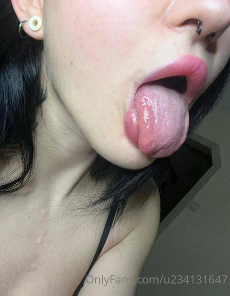 Nacktes geleaktes OnlyFans-Foto von Anndvoure