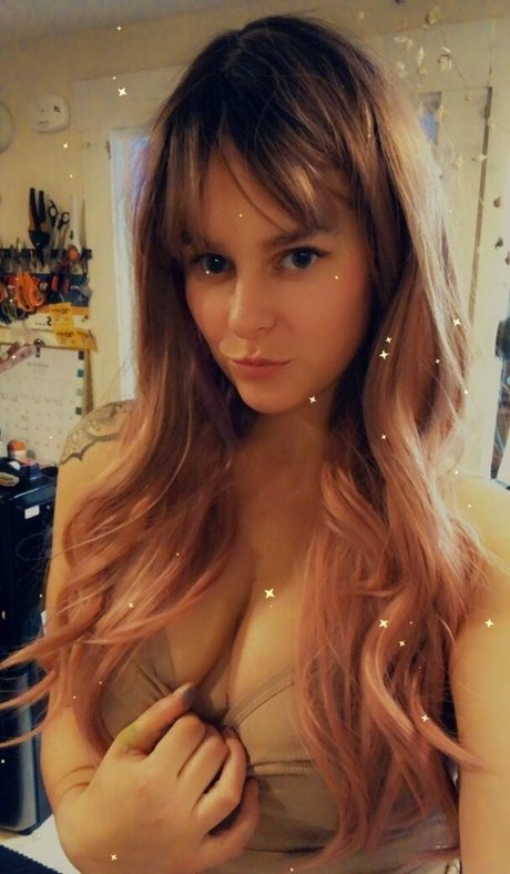 Nacktes geleaktes OnlyFans-Foto von Caliluve