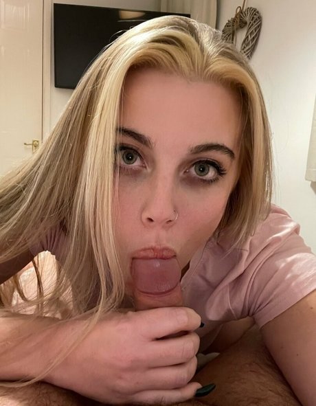 Nacktes geleaktes OnlyFans-Foto von Daisyevelane