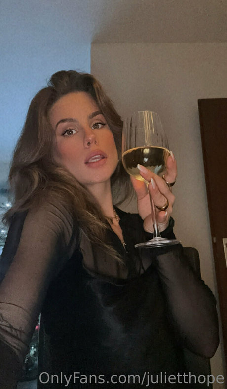 Nacktes geleaktes OnlyFans-Foto von Julietthope
