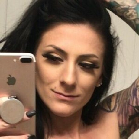 Nacktes geleaktes OnlyFans-Foto von Tattednina