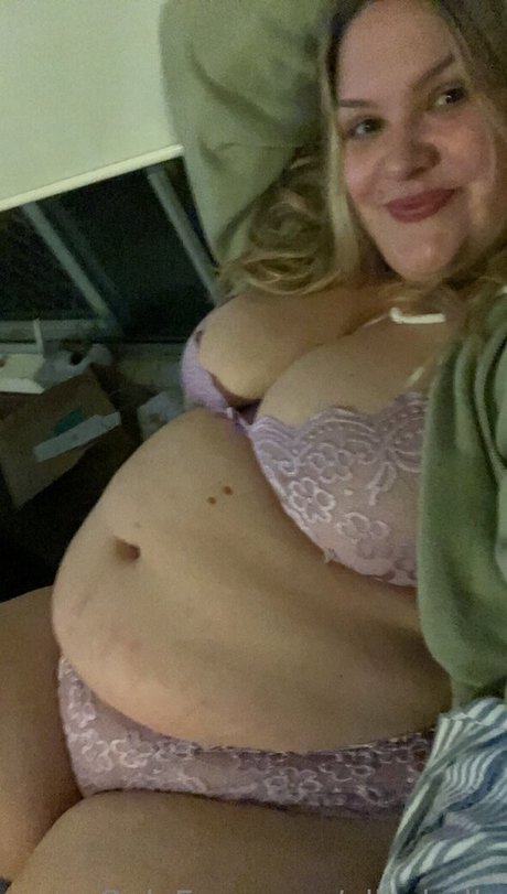 Nacktes geleaktes OnlyFans-Foto von Ellesbelly
