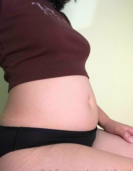 Nacktes geleaktes OnlyFans-Foto von Asianbellygirl