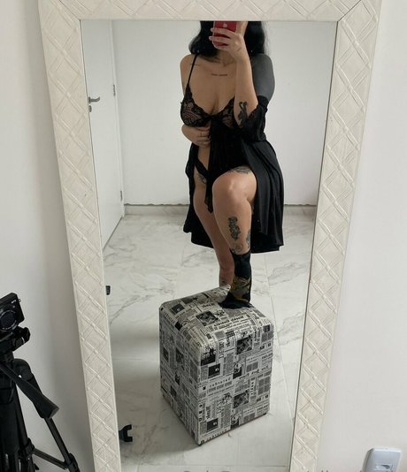 Nacktes geleaktes OnlyFans-Foto von Ellaarievilo