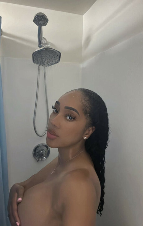 Nacktes geleaktes OnlyFans-Foto von Iamsophiielikosky