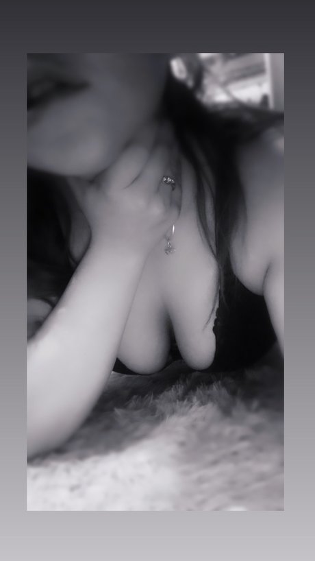 Nacktes geleaktes OnlyFans-Foto von Estella 