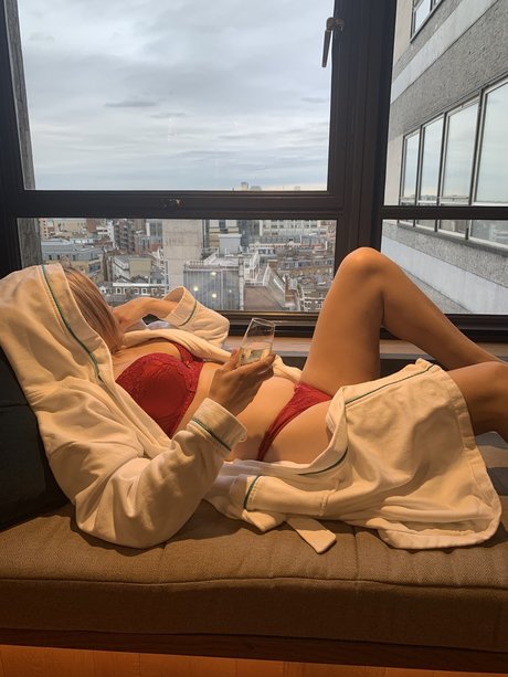 Nacktes geleaktes OnlyFans-Foto von Mystery Blondie