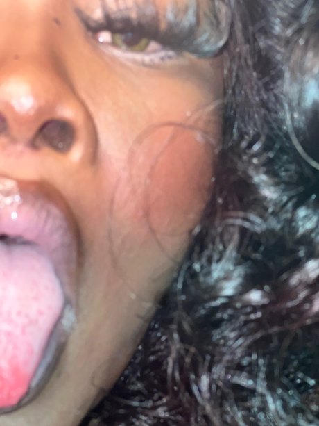 Nacktes geleaktes OnlyFans-Foto von Mzdang