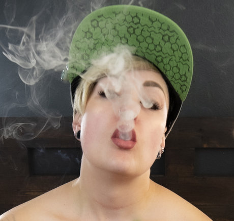 Nacktes geleaktes OnlyFans-Foto von Cannabdsm