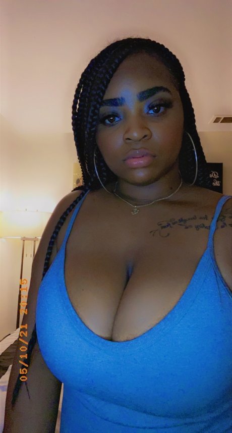 Nacktes geleaktes OnlyFans-Foto von Nikkie Dior