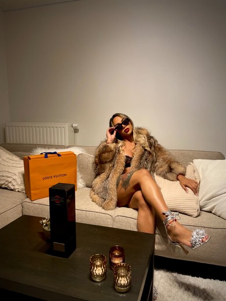 Nacktes geleaktes OnlyFans-Foto von Ailyn Osorio