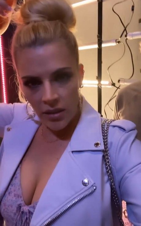 Nacktes geleaktes OnlyFans-Foto von Busy Phillips