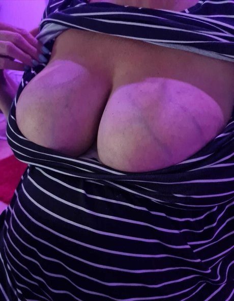 Nacktes geleaktes OnlyFans-Foto von Prettypregnant35